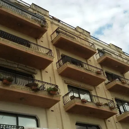 Skatepark 3 Bedroom Furnished Spacious Central Location Appartement *