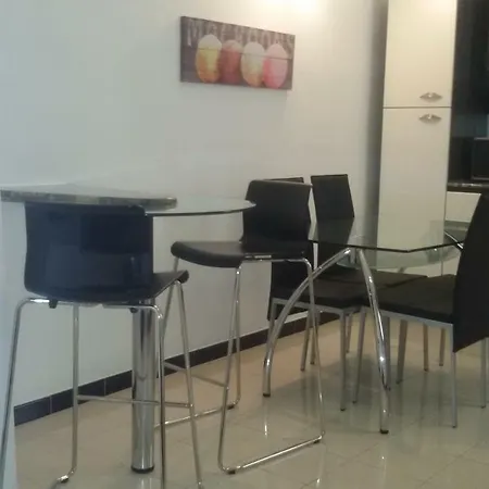 Skatepark 3 Bedroom Furnished Spacious Central Location