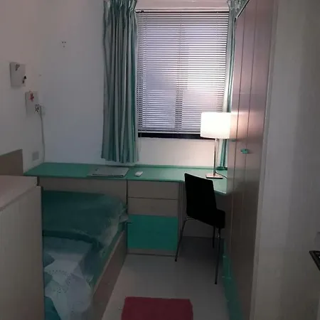 Skatepark 3 Bedroom Furnished Spacious Central Location *
